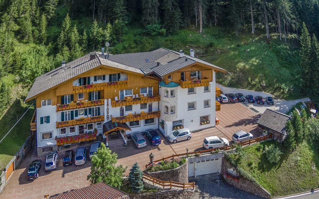 Hotel La Pineta Selva di Val Gardena Exterior photo